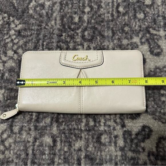 Coach Vintage Cream Ivory Leather Gold Logo Hardware Ashley Zip Around Wallet - Picture 6 of 8